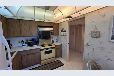 575 Oaks Lane #509, Pompano Beach, FL 33069 - Photo 5