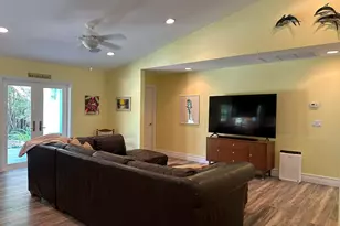 2415 Laurel Ln, Palm Beach Gardens, FL 33410 - Photo 9