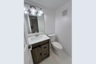 3027 Newport H, Deerfield Beach, FL 33442 - Photo 9