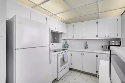 336 Dorset H, Boca Raton, FL 33434 - Photo 7