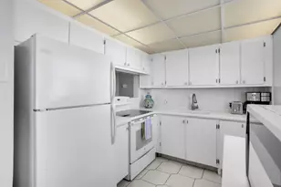 336 Dorset H, Boca Raton, FL 33434 - Photo 7