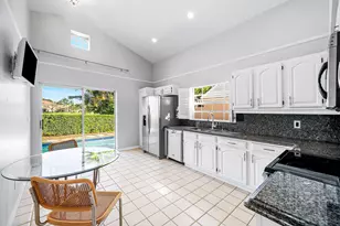 8 Windsor Ln, Palm Beach Gardens, FL 33418 - Photo 9