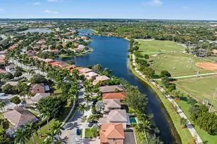 4015 Banyan Trails Dr, Pompano Beach, FL 33073 - Photo 13