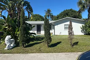 417 Lighthouse Dr, Palm Beach Gardens, FL 33410 - Photo 1