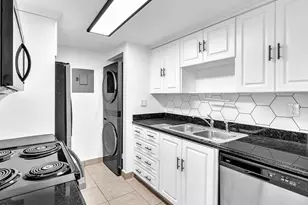 220 Lakeview Dr, Weston, FL 33326 - Photo 25