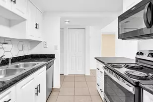 220 Lakeview Dr, Weston, FL 33326 - Photo 11