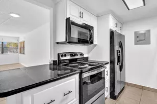 220 Lakeview Dr, Weston, FL 33326 - Photo 7