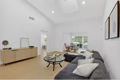 7087 Summer Tree Drive, Boynton Beach, FL 33437 - Photo 9