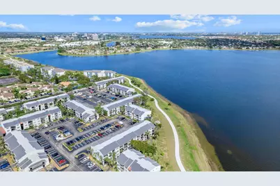 760 Executive Center Drive #14, West Palm Beach, FL 33401 - Photo 3