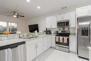 696 NE Waters Edge Ln, Port Saint Lucie, FL 34983 - Photo 11