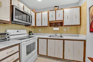 74 Burgundy B, Delray Beach, FL 33484 - Photo 7