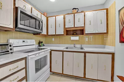 74 Burgundy B, Delray Beach, FL 33484 - Photo 7