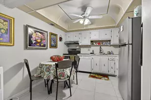 207 Wellington E, West Palm Beach, FL 33417 - Photo 7