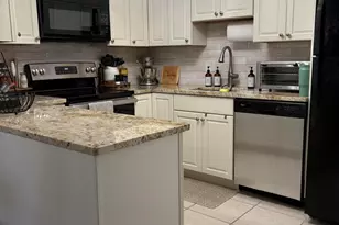 330 Knotty Pine Cir, Greenacres, FL 33463 - Photo 9