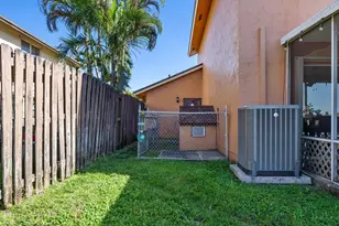 940 SW 96th Ave, Pembroke Pines, FL 33025 - Photo 35