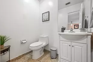 940 SW 96th Ave, Pembroke Pines, FL 33025 - Photo 15