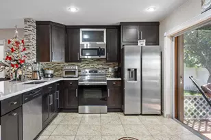 940 SW 96th Ave, Pembroke Pines, FL 33025 - Photo 11