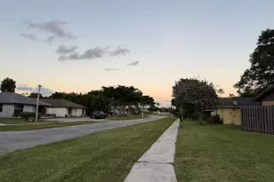 1389 Pines Ln, West Palm Beach, FL 33415 - Photo 23