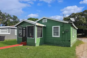 518 N 15th St, Fort Pierce, FL 34950 - Photo 1