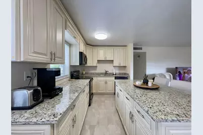 117 Flanders C, Delray Beach, FL 33484 - Photo 3