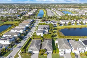 8281 Oceanus Dr, Boca Raton, FL 33496 - Photo 17