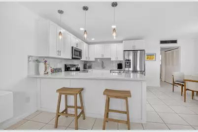 154 Valencia G #G, Delray Beach, FL 33446 - Photo 3