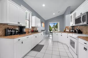 10393 Lexington Cir S, Boynton Beach, FL 33436 - Photo 23
