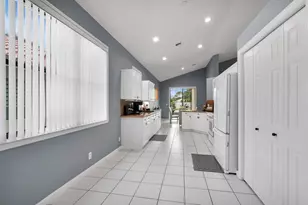 10393 Lexington Cir S, Boynton Beach, FL 33436 - Photo 7