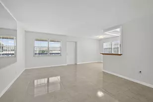 136 Somerset G, West Palm Beach, FL 33417 - Photo 3