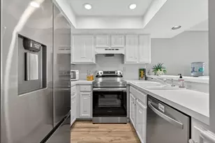 390 NE Edgewater Dr, Stuart, FL 34996 - Photo 11