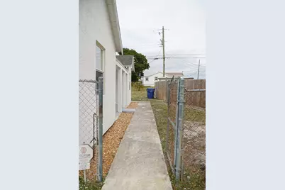 908 W 5th Street, Riviera Beach, FL 33404 - Photo 7