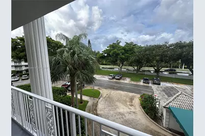 3650 Whitehall Drive #304, West Palm Beach, FL 33401 - Photo 3