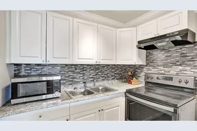 118 Sheffield E, West Palm Beach, FL 33417 - Photo 3