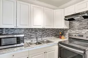 118 Sheffield E, West Palm Beach, FL 33417 - Photo 3