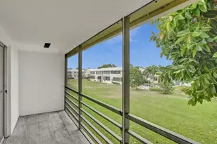 118 Sheffield E, West Palm Beach, FL 33417 - Photo 9