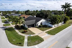 1855 Primrose Ln, Wellington, FL 33414 - Photo 25