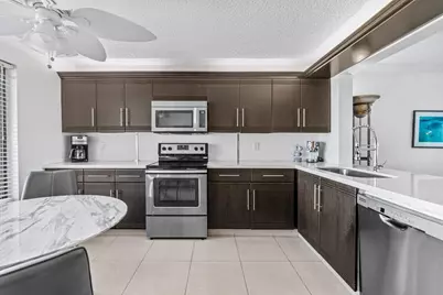 5589 Fairway Park Drive #202, Boynton Beach, FL 33437 - Photo 9