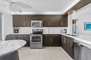 5589 Fairway Park Dr, Boynton Beach, FL 33437 - Photo 9