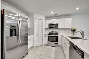 6851 Broadwater Ln, Lake Worth, FL 33467 - Photo 5