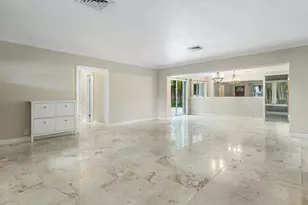 121 NE Spanish Ct, Boca Raton, FL 33432 - Photo 11