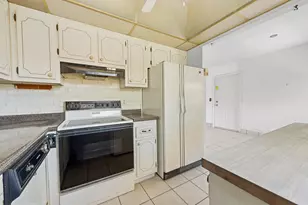 180 Saxony D, Delray Beach, FL 33446 - Photo 15