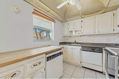 180 Saxony D, Delray Beach, FL 33446 - Photo 13