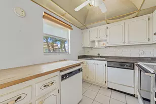 180 Saxony D, Delray Beach, FL 33446 - Photo 13
