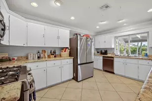 12046 Prosperity Farms Rd, Palm Beach Gardens, FL 33410 - Photo 9