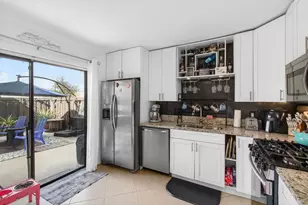 2140 White Pine Cir, Greenacres, FL 33415 - Photo 5