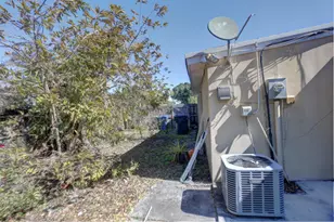 910 9th St, Lake Park, FL 33403 - Photo 21