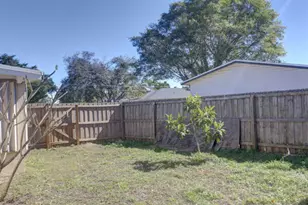 910 9th St, Lake Park, FL 33403 - Photo 17