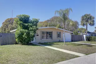 910 9th St, Lake Park, FL 33403 - Photo 3