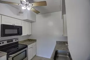 910 9th St, Lake Park, FL 33403 - Photo 21