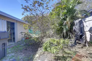 910 9th St, Lake Park, FL 33403 - Photo 23